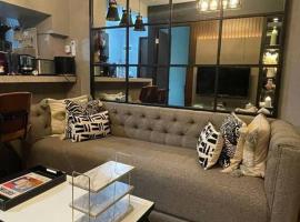 Fotos de Hotel: Luxury 2 BR Trans Studio Cibubur