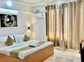 Aura Luxury Studio I Couple Friendly I Near Golf Course Road, Sector 57, Gurgaon