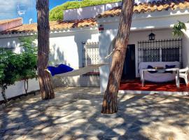 Hotel foto: 2 bedrooms house at Chiclana de la Frontera 200 m away from the beach with enclosed garden and wifi