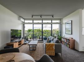 Hotel fotografie: Treetops Camperdown Inner City Bliss w Parking