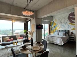 รูปภาพของโรงแรม: Diua - Artistic and Bohemian apartment