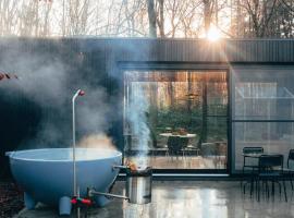 Hotel foto: Cabin in the woods with hottub