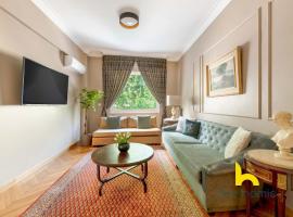 Hotel Photo: Luxury Plaka Retreat: Family Home by the Acropolis