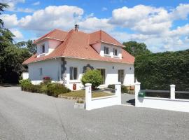 Hotel fotoğraf: Maison de 6 chambres avec jardin amenage a Donville les Bains a 1 km de la plage