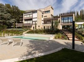 Hotel Photo: Exclusive Perugia Getaway - Apartments with Shared Pool & Parking