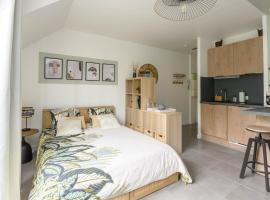 Hotel foto: Studio Meublé Le Petit Prés - 50m Limite Chartres & 2 Parkings privés gratuits & Wifi & Netflix