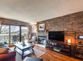 Galena Townhome w/ Deck & Golf Course View!