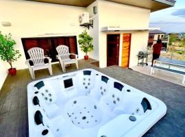 Foto do Hotel: Sierra Bay View 3-BR Jacuzzi Overlooking Roofdeck