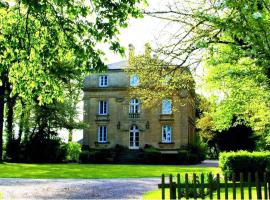 Zdjęcie hotelu: Belle demeure dans un grand parc arboré