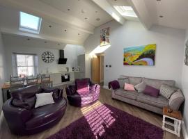 Hotel Foto: Stunning Lakes View Apartments Newly Refurbished 3