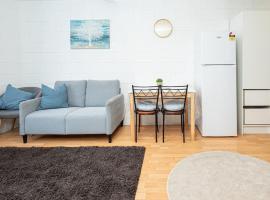 Hotel Foto: Compact Charm - Cosy 2Bed Unit