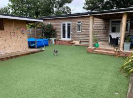 Hotel Photo: Sunny Chalet Bungalow and Annex