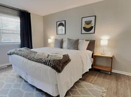 Hotel fotografie: Capital City Delight-Close to Speedway Downtown and easy access to Highways