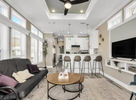 Hotel Photo: Tranquil Tiny Home near Hiking - Nesting Nook