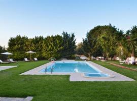 Foto di Hotel: Villa John Dimeon With Private Pool