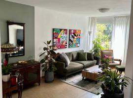 Photo de l’hôtel: A private room in a modern apartment near the Belinson/Schneider hospital and the Red Line to Tel Aviv