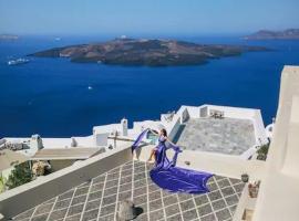 होटल की एक तस्वीर: Beautiful Santorini Villa | Villa Galázio | 2 Bedrooms | Private Terrace & Breathtaking Caldera Views | Fira