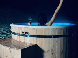 Bies-Czaderskie Chaty, hotel in Ustrzyki Dolne