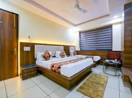 Hotel Le Grand - Walk-in from RK Ashram Metro Station