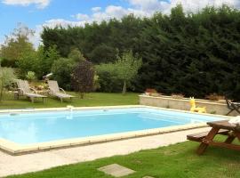 酒店照片: Villa de 4 chambres avec piscine privee jardin clos et wifi a Ervauville