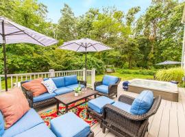 Fotos de Hotel: Two Decks Hot Tub Patio Near Grays Beach