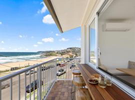 Hotel Photo: Curly Beach House - Seconds to the beach