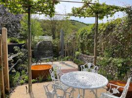 酒店照片: South Downs Cottage With Views