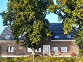 Фотография гостиницы: Ferienwohnung Teweshof in Rees am Niederrhein