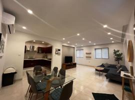Hotel foto: Spacious, Central & New 3-BR apartment. Wifi & AC