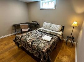 รูปภาพของโรงแรม: Budget Stay in Kitchener- Near Town Centre- Food, Shopping, Transit K3