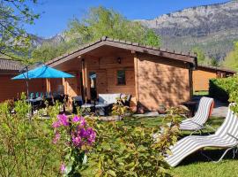 Cabin No 7 Annecy Lake, отель в городе Verthier