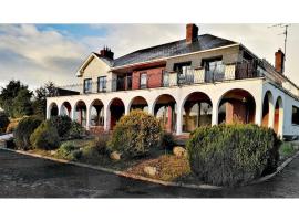 Hotel Photo: Annalee House, Knappagh Valley - 1 hour to Airport