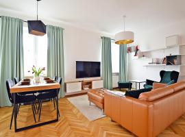 होटल की एक तस्वीर: Warsaw City View Apartment - 63m2, Top Location, Workspace - by Rentujemy