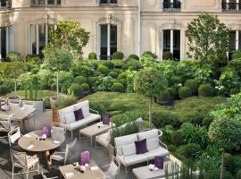 รูปภาพของโรงแรม: Hôtel Barrière Fouquet's Paris
