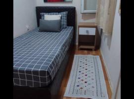 A picture of the hotel: Alsancak seaside 50 m Single room green