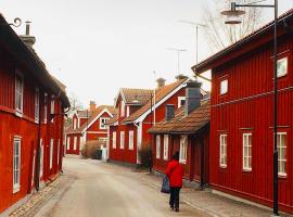 Hotel foto: Stor villa i centrala Trosa intill Trosa ån och havet