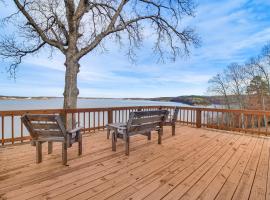 Hotel Photo: Pet-Friendly Jay Home with Deck and Grand Lake Views!