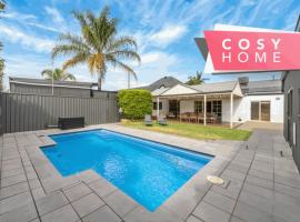 Хотел снимка: Coopers Cottage - Private Pool with Guest House