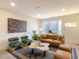 Fotos de Hotel: Outrider 108 by AvantStay Chic 4BDR 5mins to Broadway Downtown