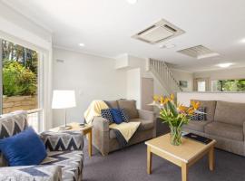 Island Breeze Resort,位于卡尔斯的酒店