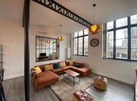 A picture of the hotel: Magnifique loft 4 chambres avec parking intérieur