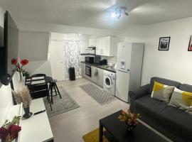 รูปภาพของโรงแรม: Nice & Cozy Furnished 1 Bedroom Flat