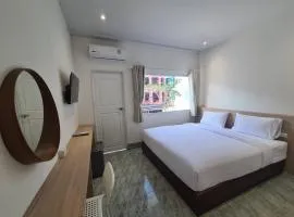 Triple D Hotel
