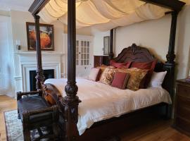 Iconic Luxurious Downtown Building History Galore, Hotel in Halifax