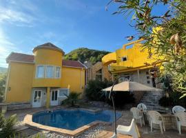 Hotel fotoğraf: Yellow Villa With A Sea View