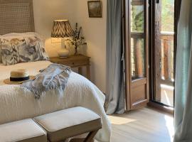 HOTEL RURAL SANTUI、Horcajuelo de la Sierraのホテル