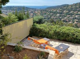 APPARTEMENT REZ DE JARDIN DANS VILLA VUE MER, hotel a Cavalaire-sur-Mer