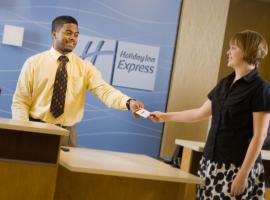 Holiday Inn Express & Suites Alexandria - Fort Belvoir by IHG, Hotel in Alexandria