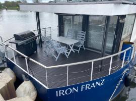 酒店照片: Hausboot Iron Franz- Entspannung auf dem Wasser