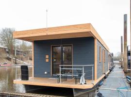 Hotel Photo: Luxus-Hausboot DIVA mit Kamin